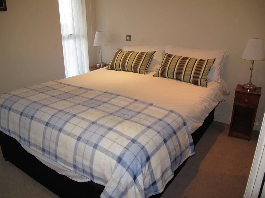 Churchill Two Bedroom Apartments With Free Parking And The Minster View Йорк Екстериор снимка